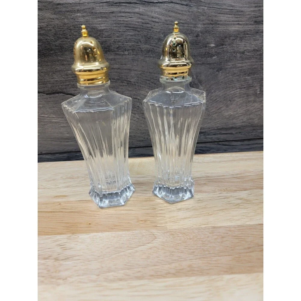 Set of 2 Salt & Pepper Shakers Ribbed Clear Glass Gold Tone Tops Kitchenware
